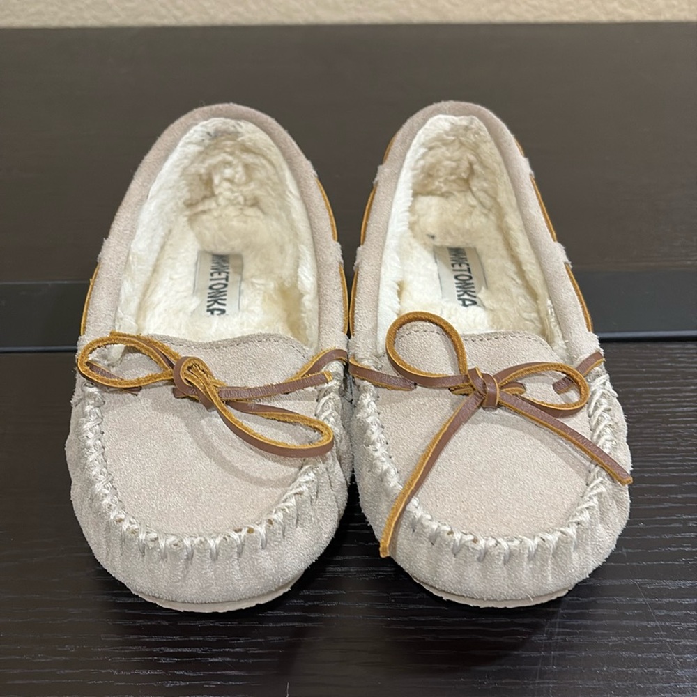 Minnetonka brand slippers - size 6